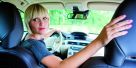 Engatando ré com o carro andando para a frente?
